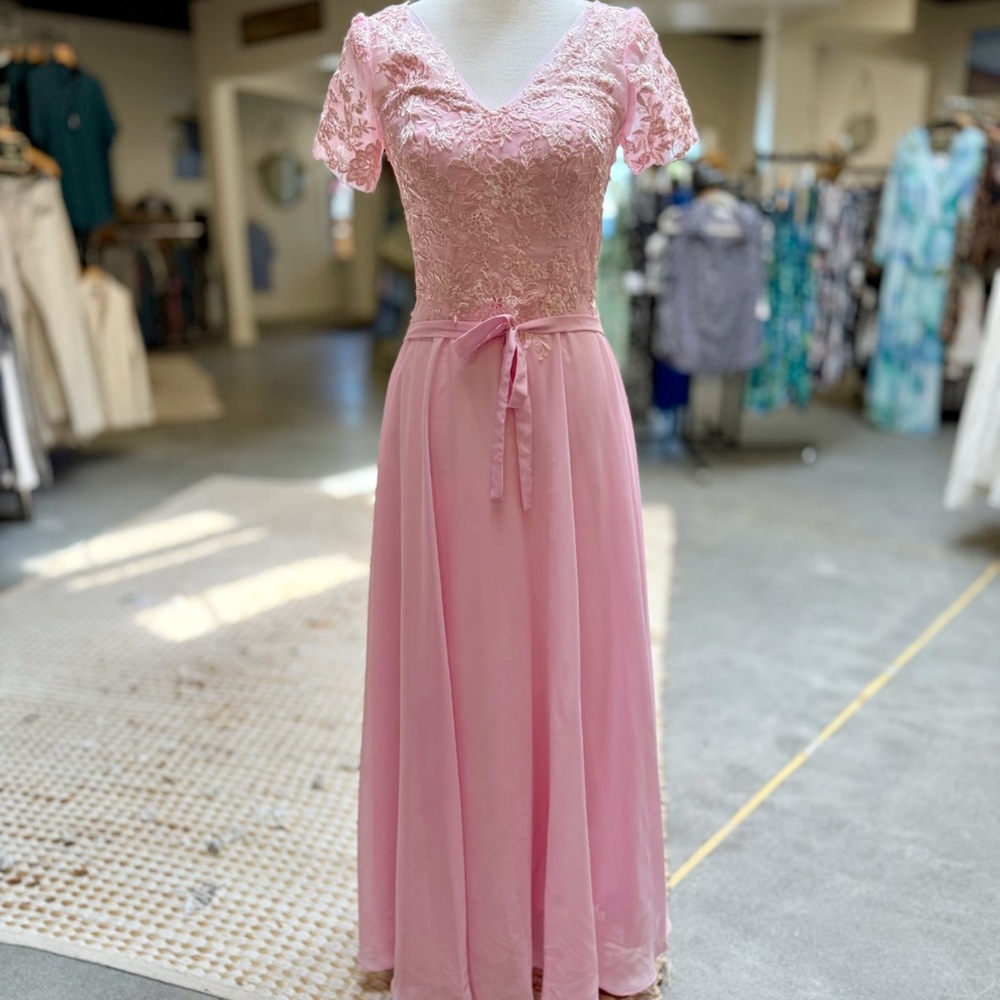 Chic Pink Lace Maxi Dress